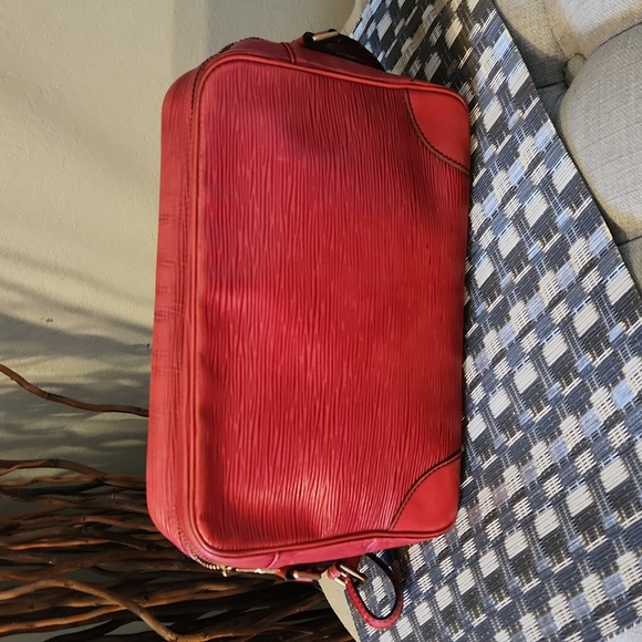 LV Trocadero Camera Bag, Castilian Red Epi Leather - Picture 7 of 17